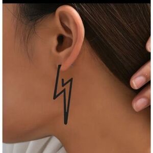 💕5/$18 Black lightening Bolt Earrings
